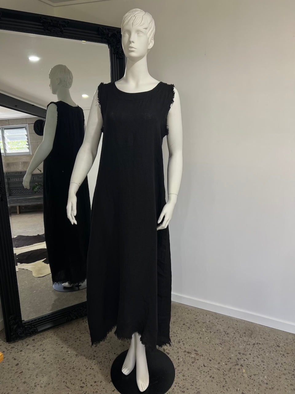 Linen Dress Sleeveless Raw Edge, Maxi Made in Italy Black