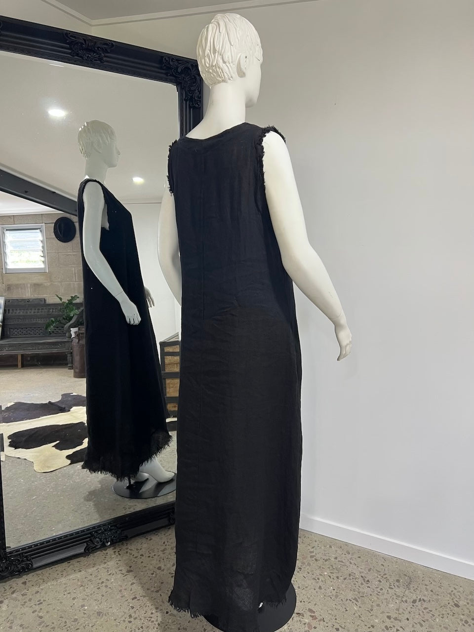 Linen Dress Sleeveless Raw Edge, Maxi Made in Italy Black